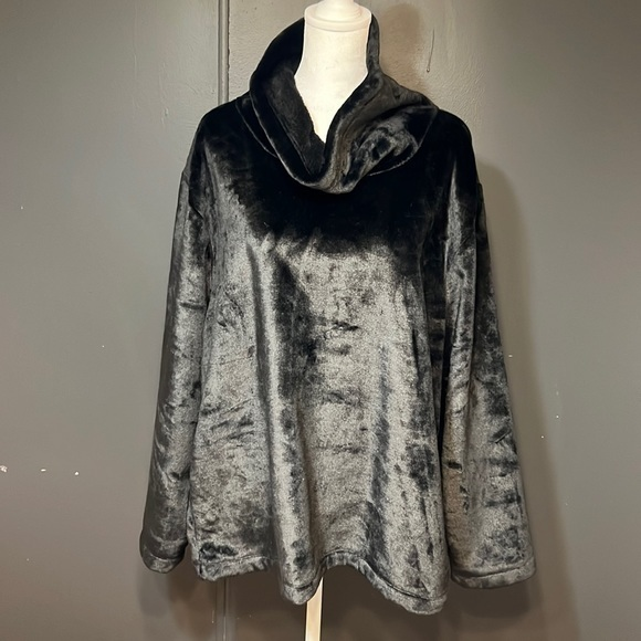 DKNYC Tops - DKNY fluffy‎ oversized black pullover